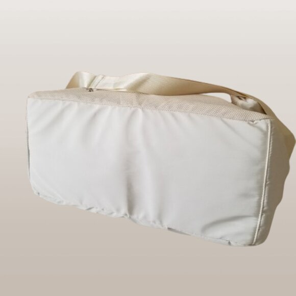 NEW! Lightweight Duffel Tote w/Deep Lining Pocket, Detach. Strap & Earbud Pouch - Picture 13 of 13